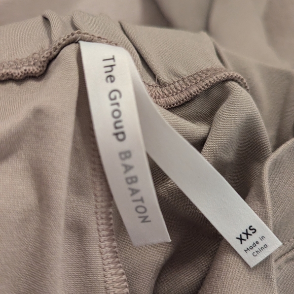 Light grey / taupe Babaton stretchy cropped slim pants, size XXS - Picture 3 of 4